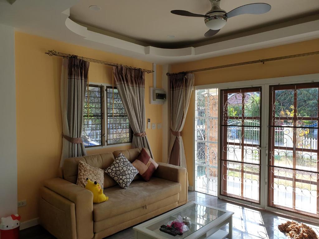 Posezení v ubytování Single House Sattahip