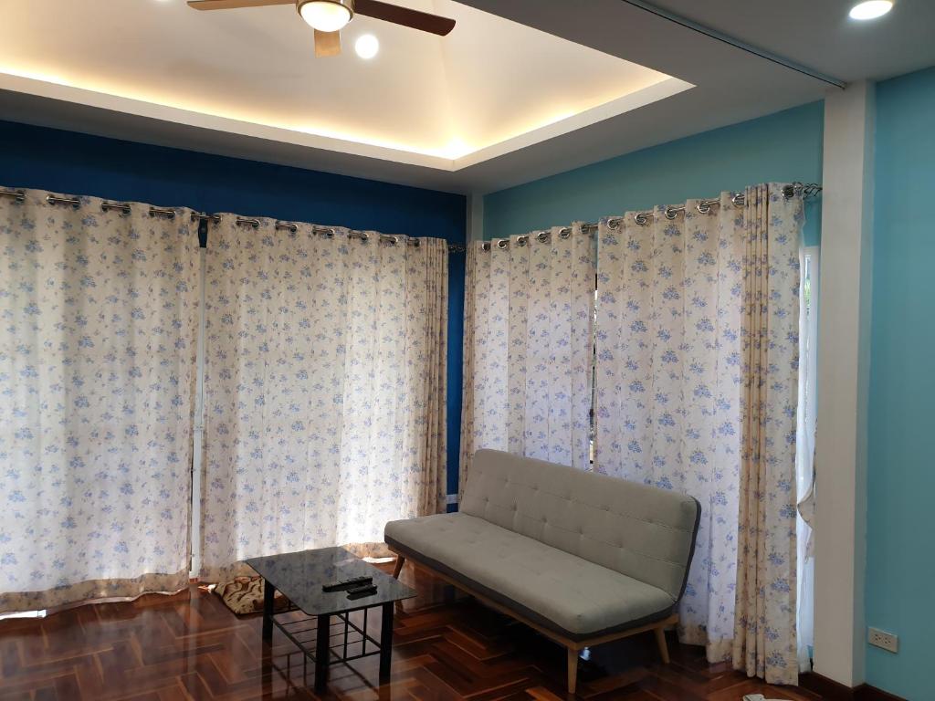 Posezení v ubytování Single House Sattahip