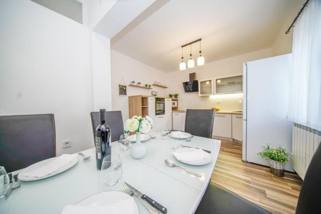 Kuchyň nebo kuchyňský kout v ubytování Apartman Mate