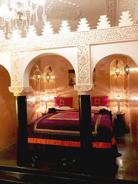 Postel nebo postele na pokoji v ubytování Riad Fatinat Marrakech