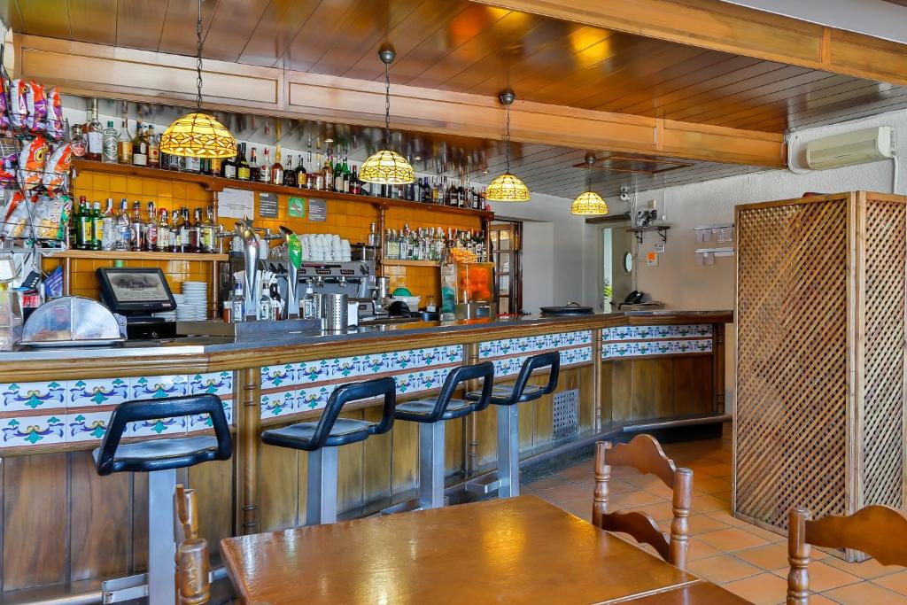 The lounge or bar area at Hostal Alberana