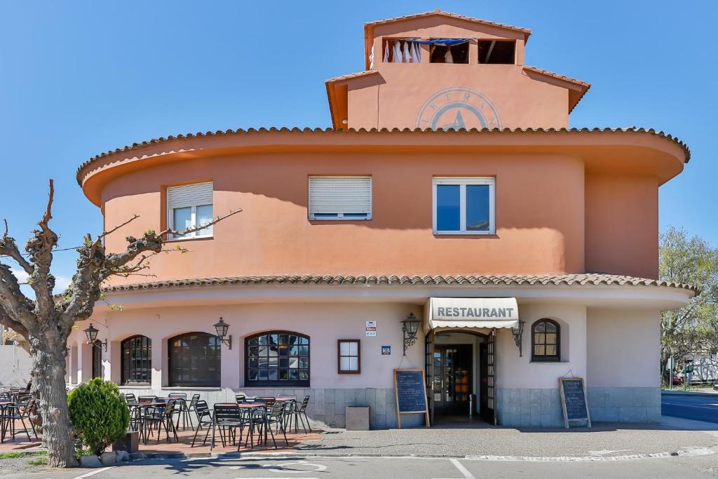 The building in which a hosteleket is located