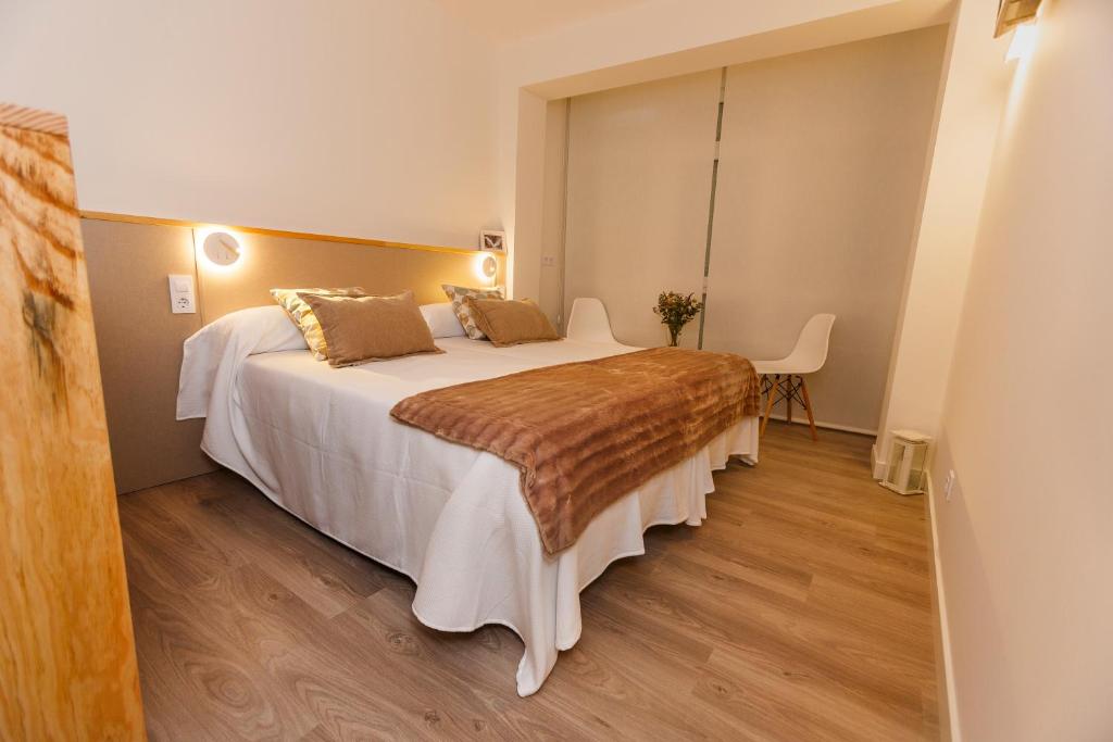 A bed or beds in a room at Apartamentos Costa da Morte Muxia