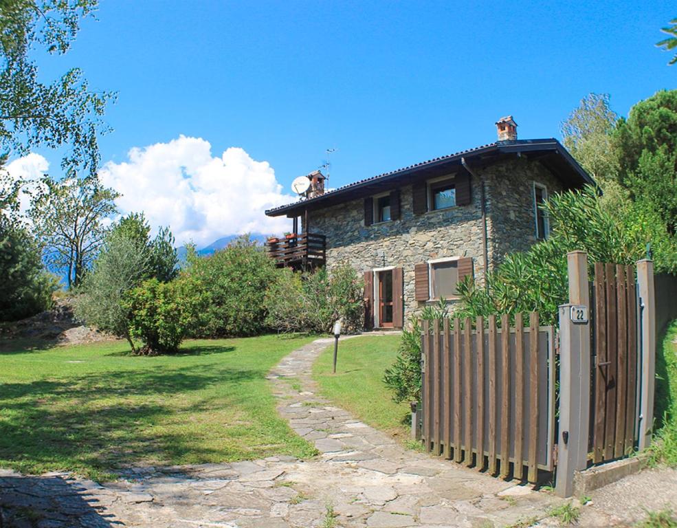 Vonkajšia záhrada v ubytovaní Villa Erica con piscina privata sul lago di Como