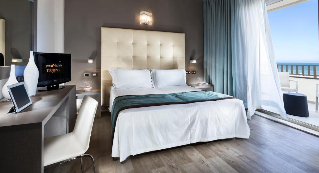Postel nebo postele na pokoji v ubytování Yes Hotel Touring & SPA