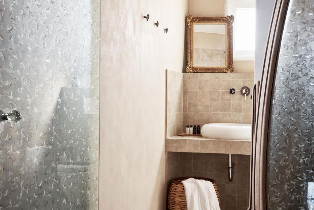 A bathroom at Emporikon Athens Hotel