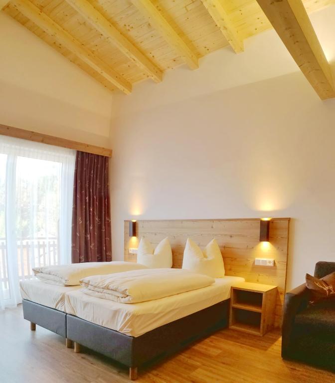 Postel nebo postele na pokoji v ubytování Hotel Jagdhof
