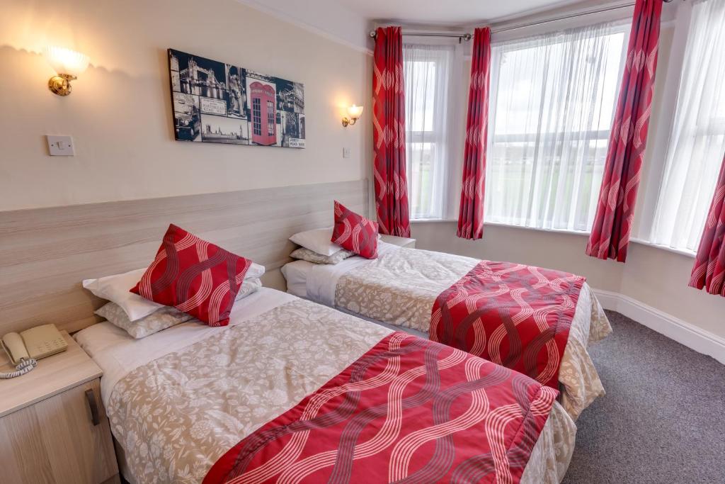 Postel nebo postele na pokoji v ubytování The Sportsview Guest House