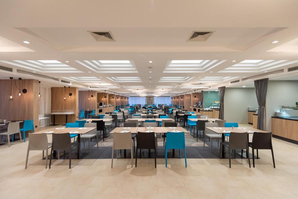 Reštaurácia alebo iné gastronomické zariadenie v ubytovaní Hotel Kolovare
