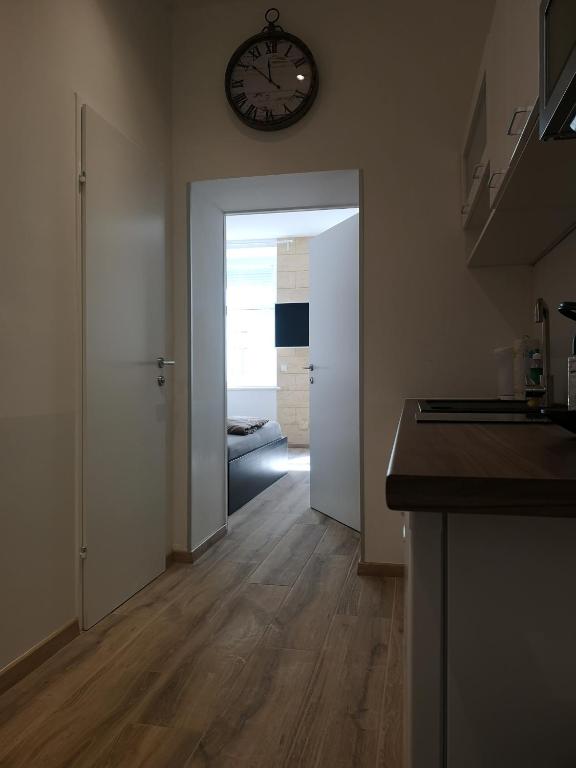 Kuchnia lub aneks kuchenny w obiekcie Apartment, modern und neu renoviert