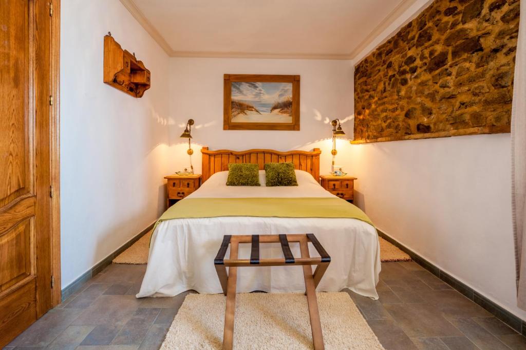 a bedroom with a bed and a table at Hostal El Asturiano in Tarifa
