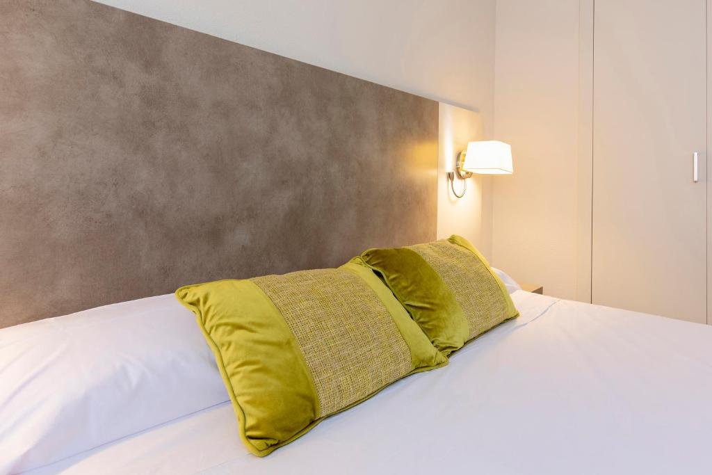 Cama o camas de una habitación en Hotel & Spa Real Jaca