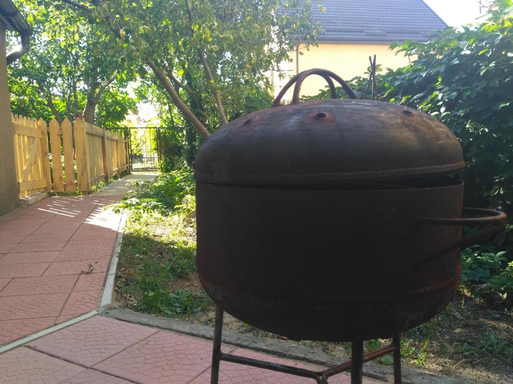 Gril dostupný pro hosty v penzionu
