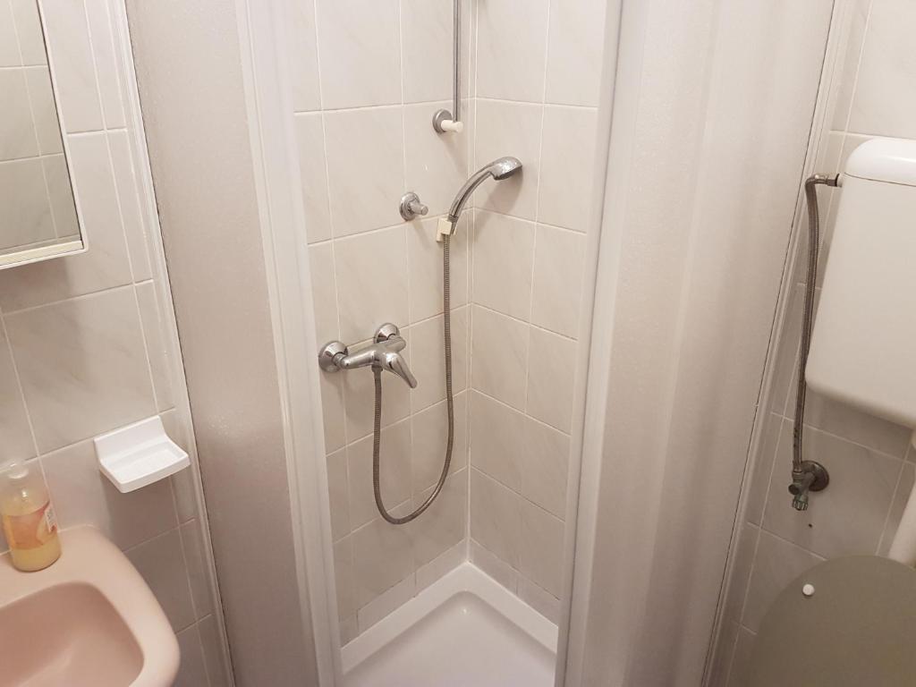 Koupelna v ubytování Apartments Zova
