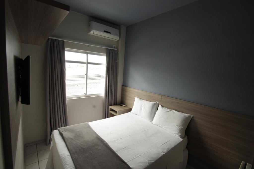 Posteľ alebo postele v izbe v ubytovaní Kennedy Slim Hotel