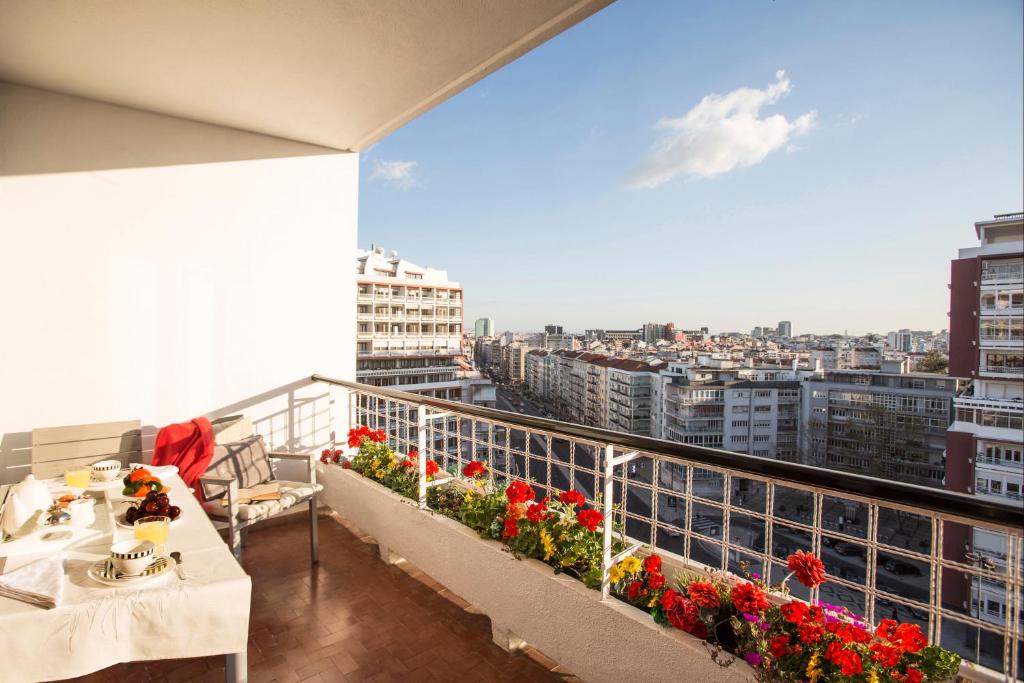 balkon z widokiem na miasto w obiekcie Quad Avenue w Lizbonie