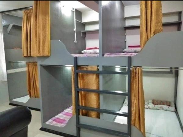 Narivoodi või narivoodid majutusasutuse Sleepadz - Capsule Beds Dormitel in Magsaysay Ave Naga toas