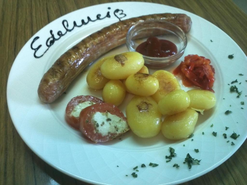 Jídlo v hotelu nebo okolí