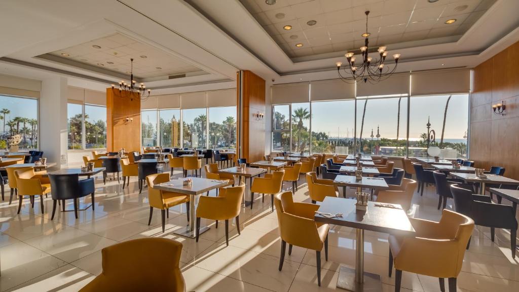 Ресторан / где поесть в Sun Hall Hotel