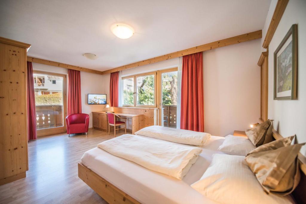 Postel nebo postele na pokoji v ubytování Hotel Kranebitt B&B