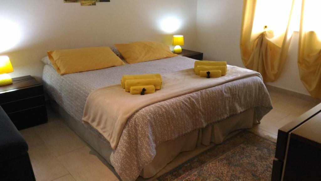 A bed or beds in a room at B&B Pian del Lago