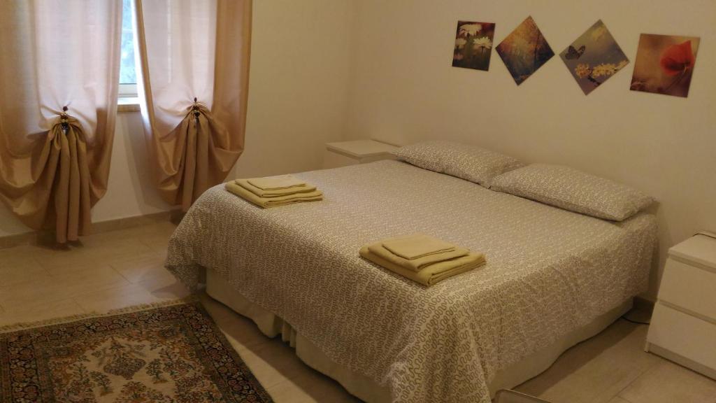 A bed or beds in a room at B&B Pian del Lago