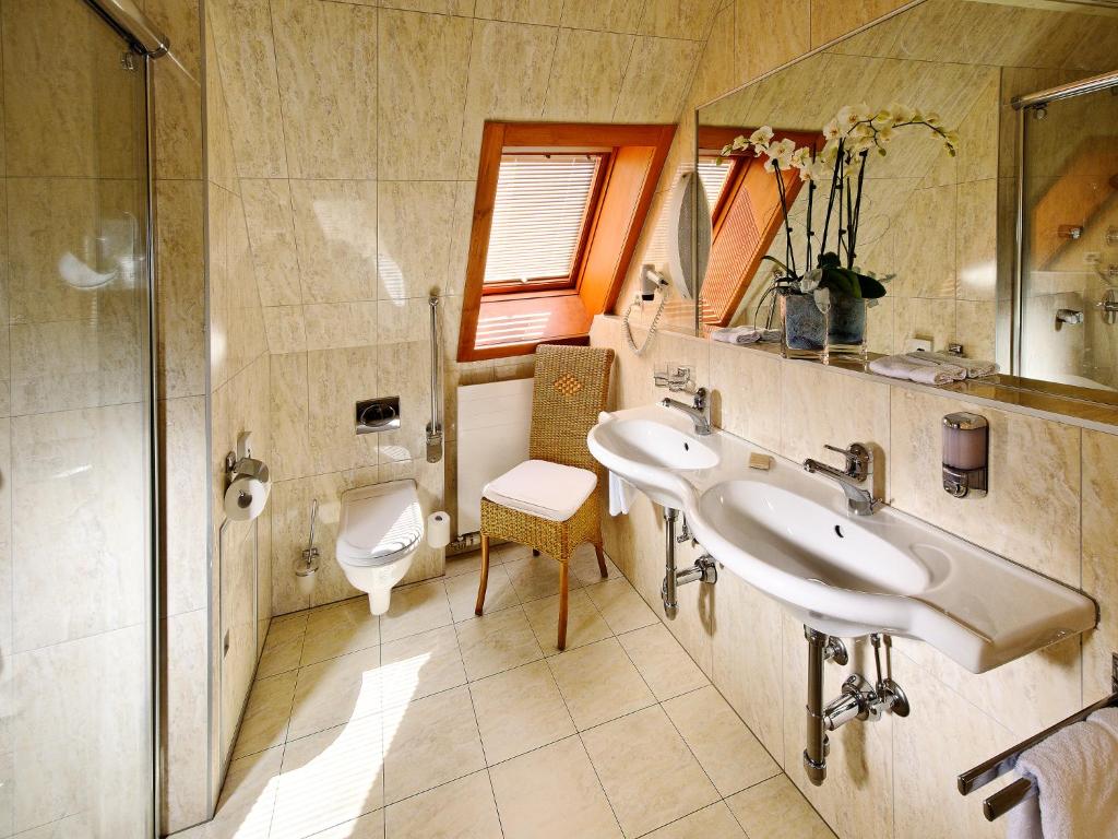 Koupelna v ubytování Hotel Ambassador