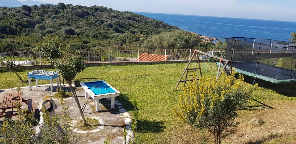 Bazén v ubytování Villa Liamone nebo v jeho okolí