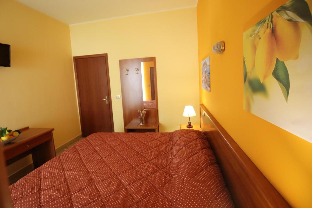 Łóżko lub łóżka w pokoju w obiekcie Valle D'Agrò