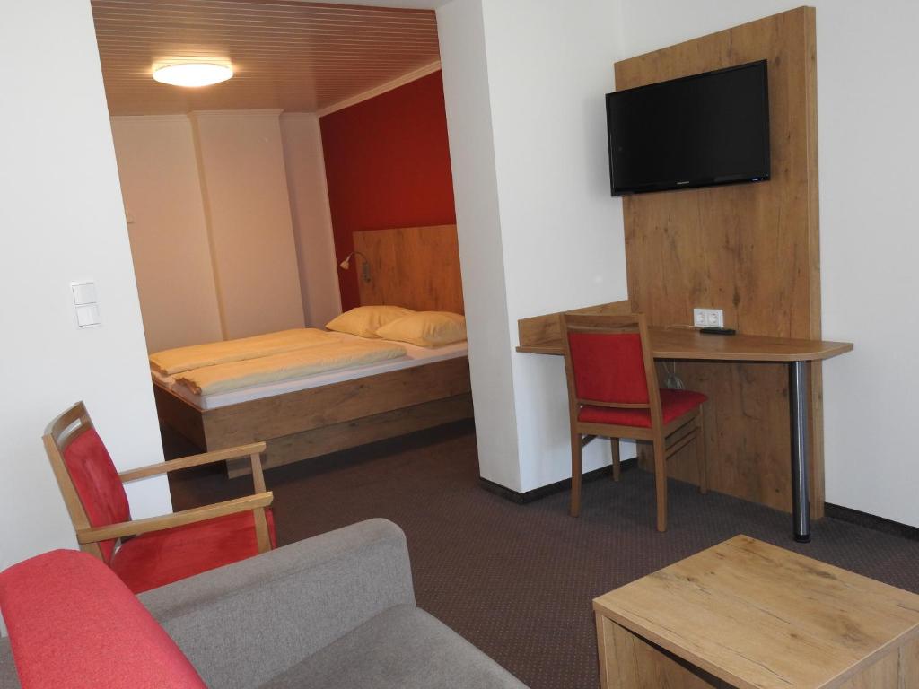 A television and/or entertainment centre at Hotel Carossa bed&breakfast
