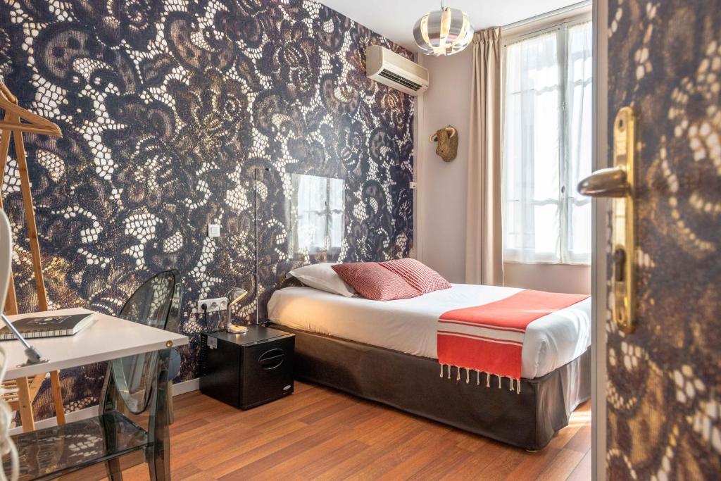 Postel nebo postele na pokoji v ubytování Hôtel Cecil - Adults only