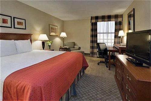 Holiday Inn Cincinnati-Eastgate by IHG photo