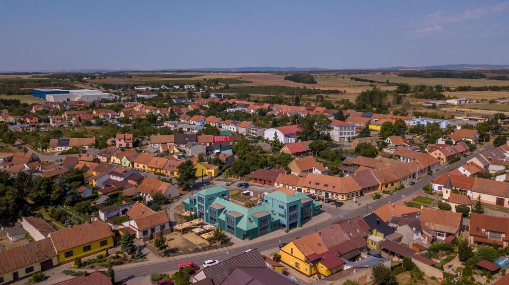 Bazén v ubytování Hotel Žabčice nebo v jeho okolí