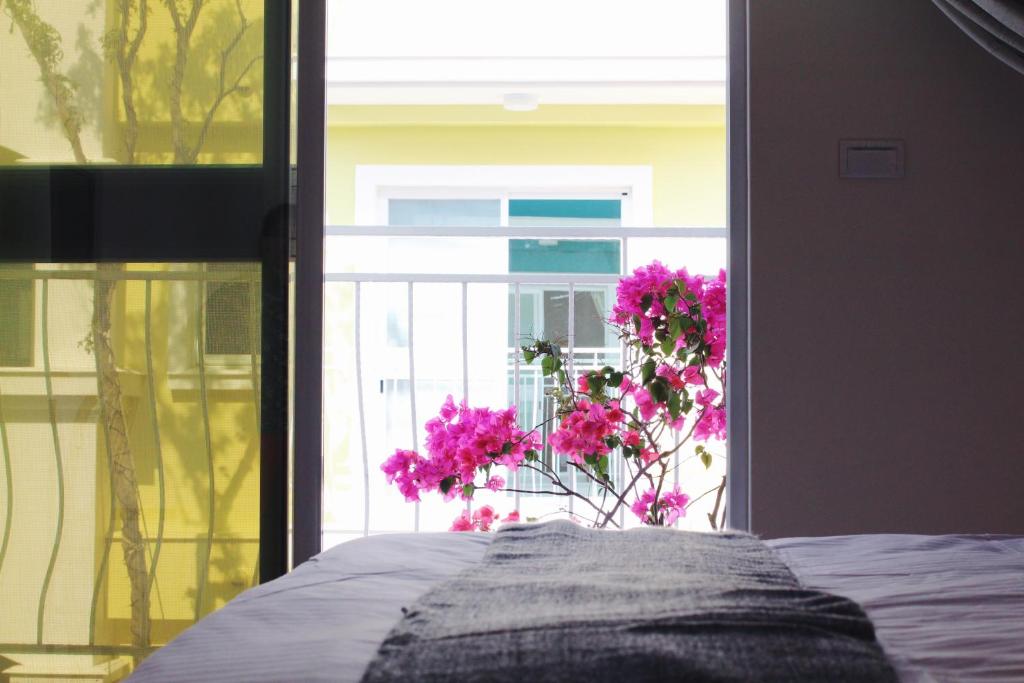 Postel nebo postele na pokoji v ubytování 沉靛旅宿 La Casa Indaco 墾丁夢幻島Villa