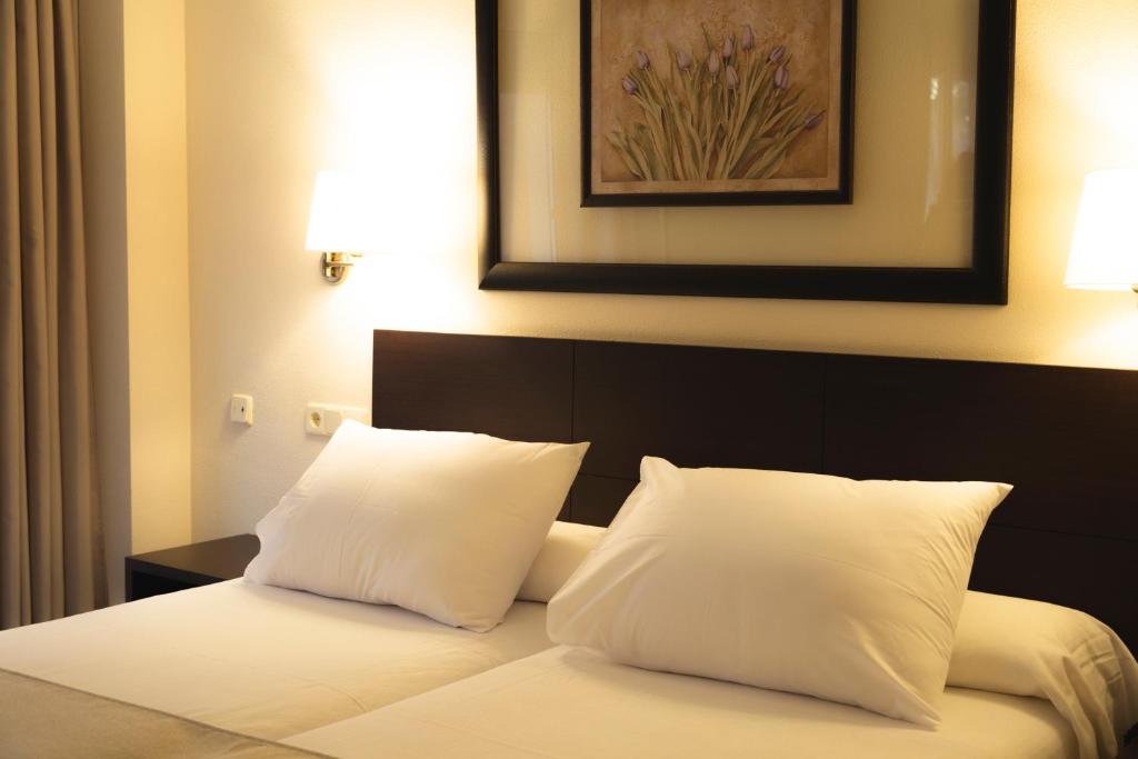 Postel nebo postele na pokoji v ubytování Hotel Cristina