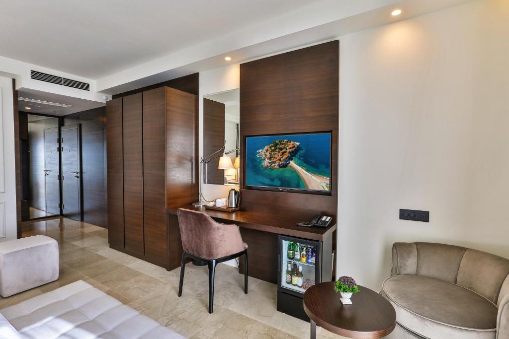 Hotel California by Aycon - 9