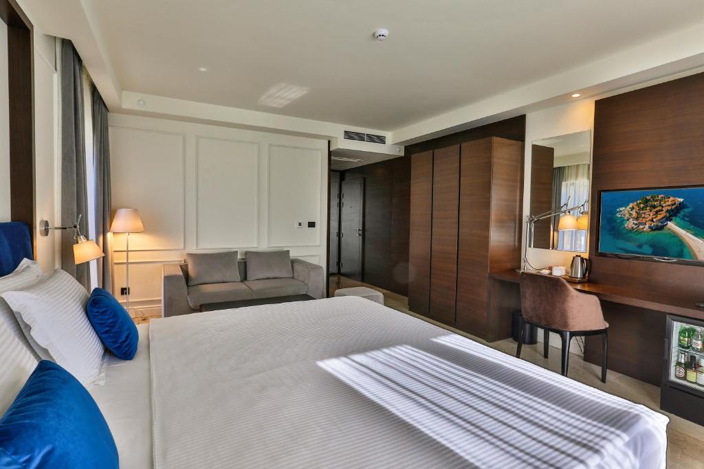 Hotel California by Aycon - 11