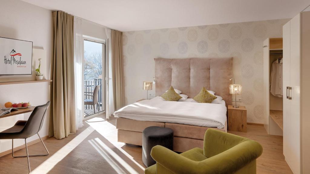 Postel nebo postele na pokoji v ubytování Hotel Moselauen
