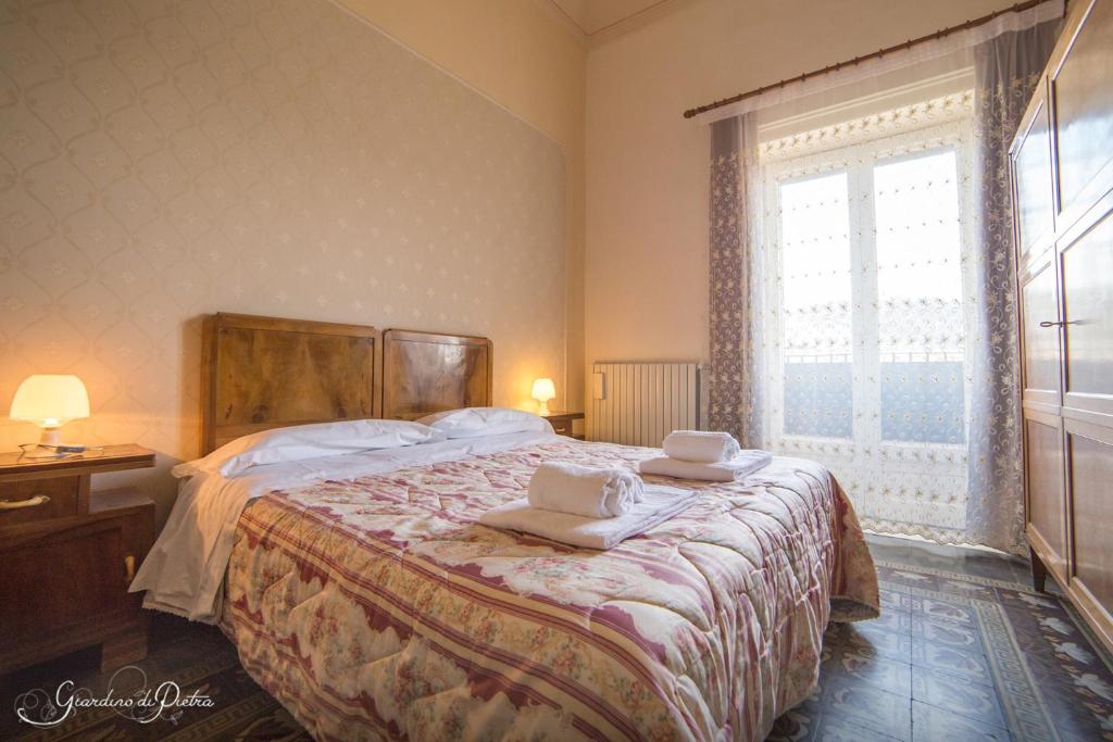 Postel nebo postele na pokoji v ubytování B&B Giardino Di Pietra
