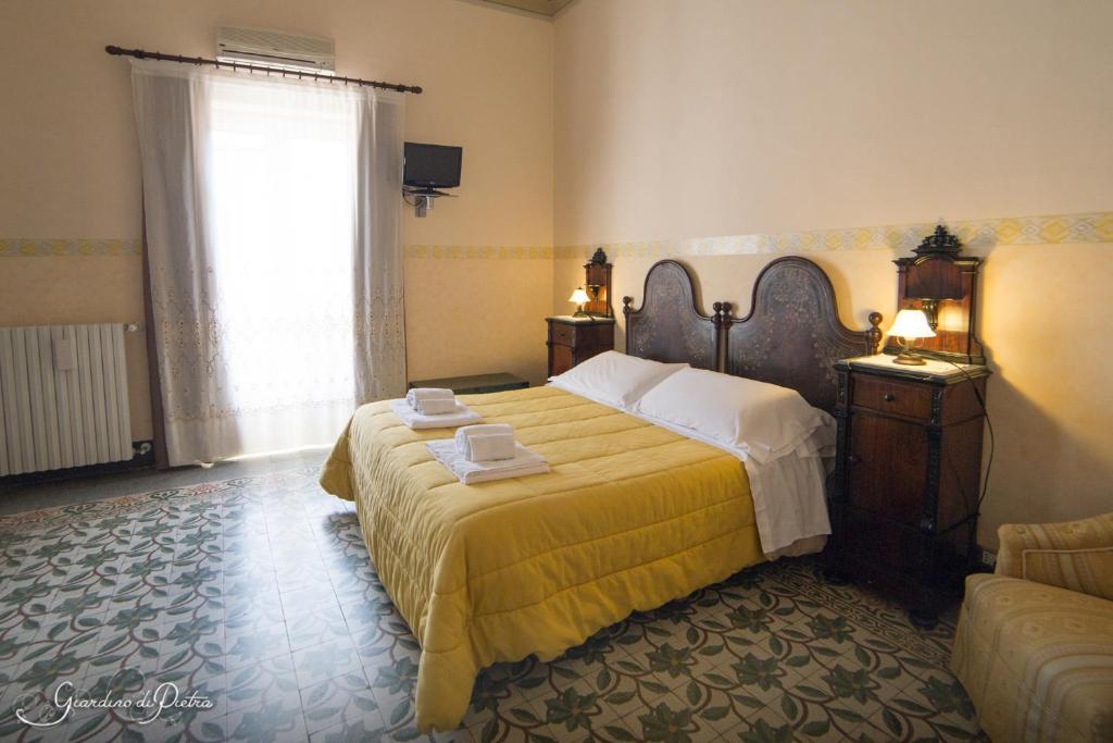 Postel nebo postele na pokoji v ubytování B&B Giardino Di Pietra
