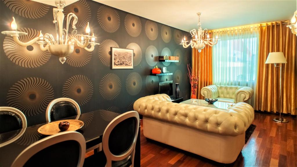 Гостиная зона в Tirana International Hotel & Conference Center