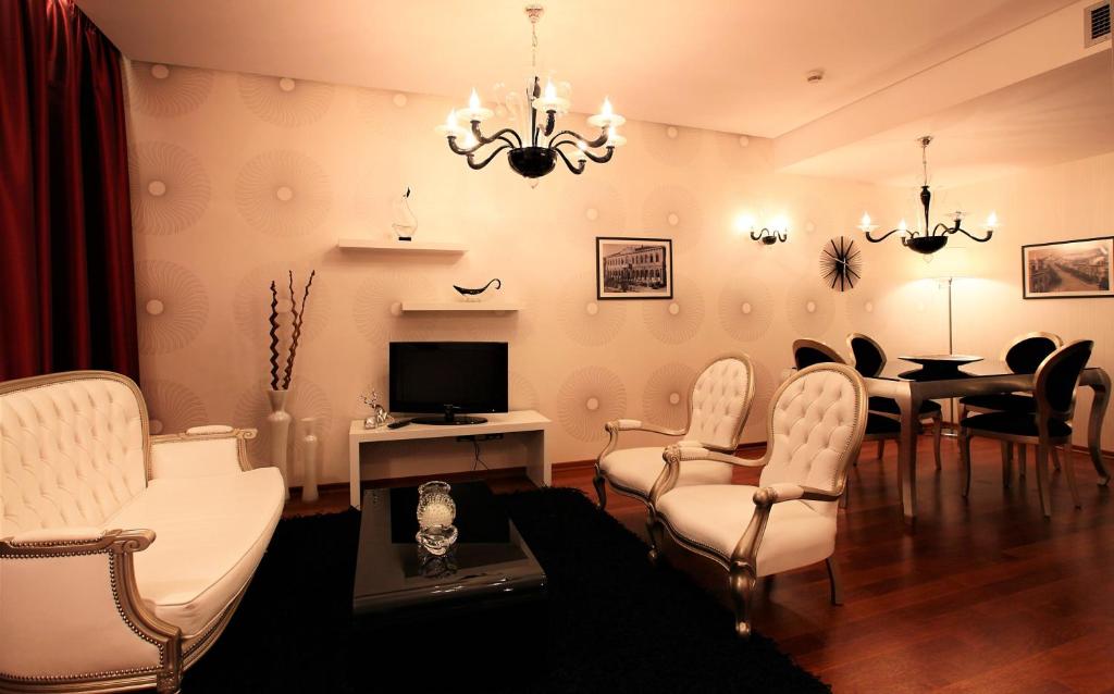 Гостиная зона в Tirana International Hotel & Conference Center