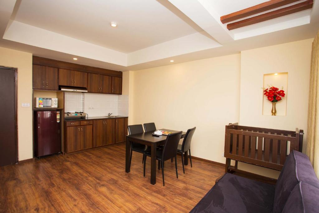 Kuchyň nebo kuchyňský kout v ubytování Hotel Jay Suites