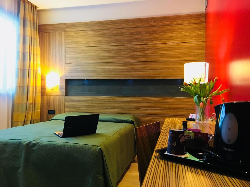 Postel nebo postele na pokoji v ubytování Hotel Kristal 3 Stelle Superior