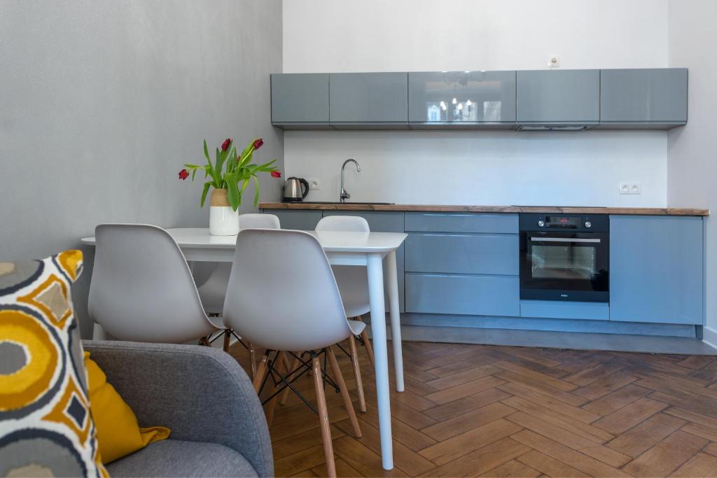 Kuchyňa alebo kuchynka v ubytovaní PROVENIR HOME STRZELECKA 25