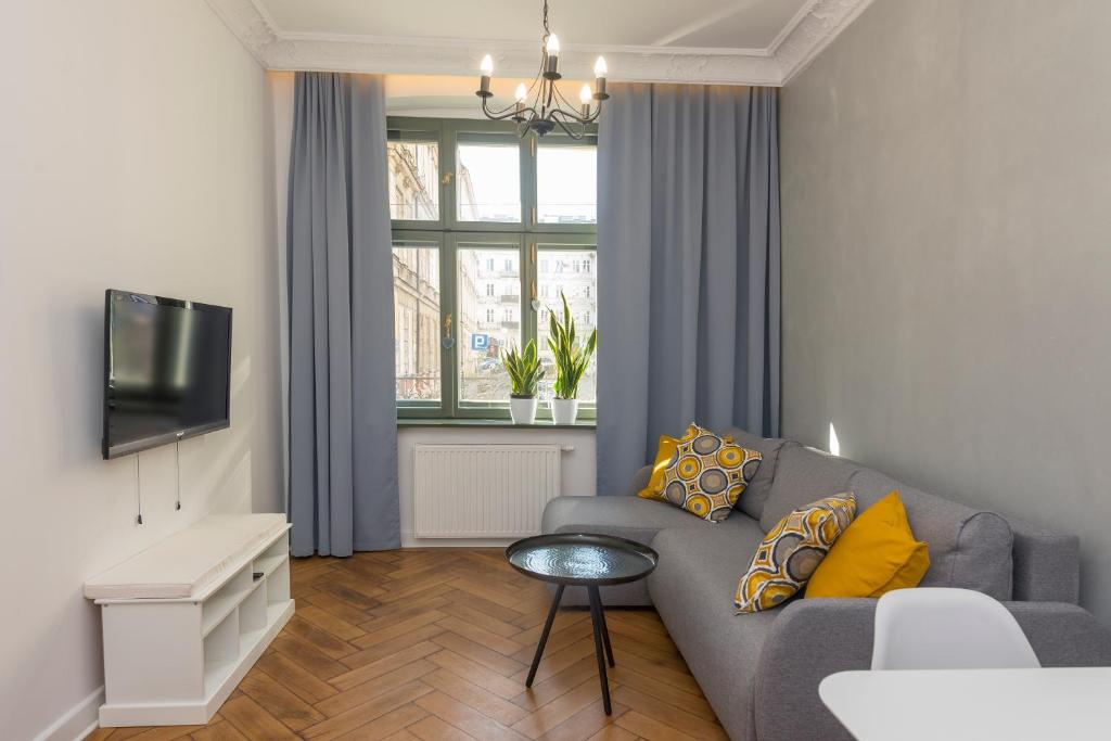 Televízia a/alebo spoločenská miestnosť v ubytovaní PROVENIR HOME STRZELECKA 25