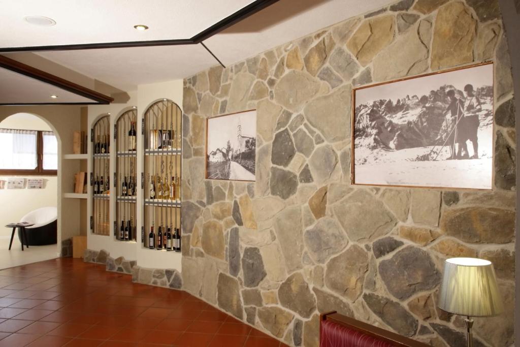 Zdjęcie z galerii obiektu Hotel De la Ville w Andole