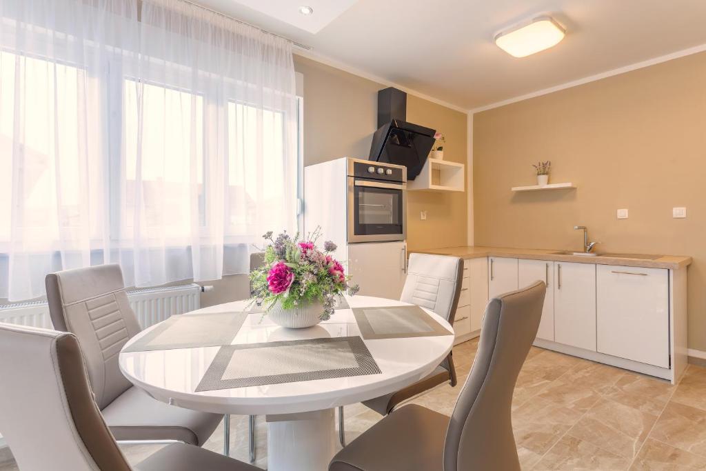Fotografie z fotogalerie ubytování VILLA NICOLINA v destinaci Kaštela
