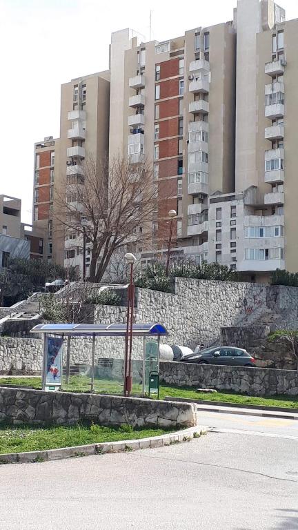Budova, v ktorej sa apartmán nachádza