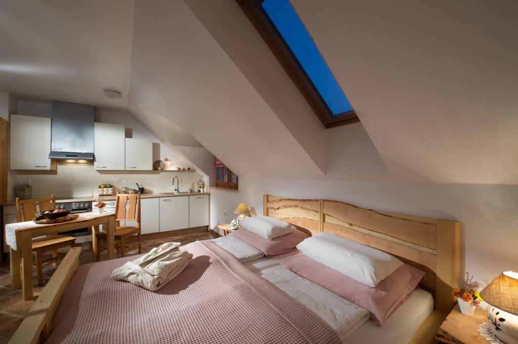 Postel nebo postele na pokoji v ubytování Bio Apartments Trnulja